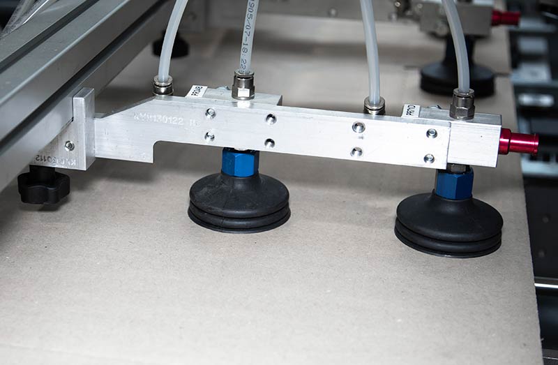 Sistema a ventose per prelevamento cartone