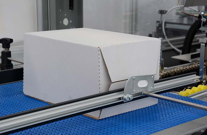 Envoltura alrededor de las solapas laterales de cierre.